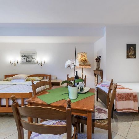 Awesome Studio In Pula With Wifi Luaran gambar