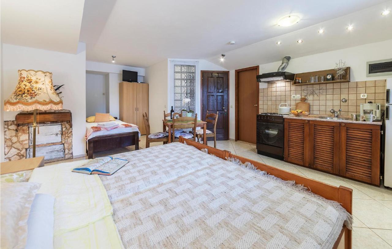 Awesome Studio In Pula With Wifi Luaran gambar